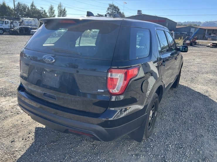 2017-ford-explorer-image-4