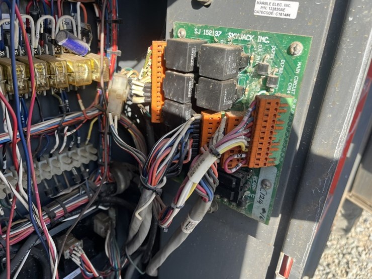 2011-skyjack-sj8841rt-image-29