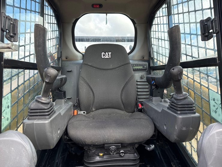 2023-caterpillar-259d3-image-23