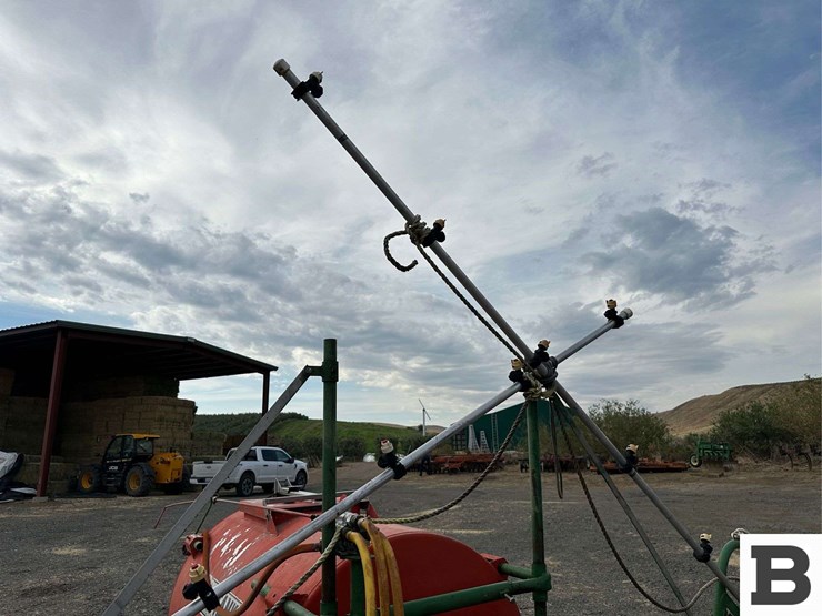 2006-rears-200-gallon-orchard-sprayer-with-spray-booms-image-22