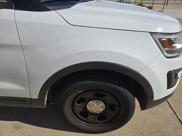 #1825-•-2019-ford-police-interceptor-suv-image-40