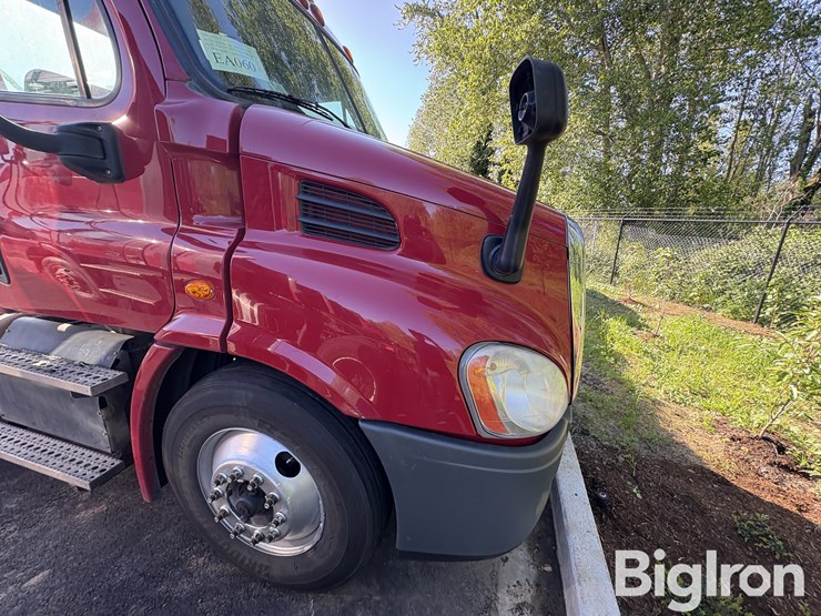 2016-freightliner-ca113dc-truck-tractor-image-13