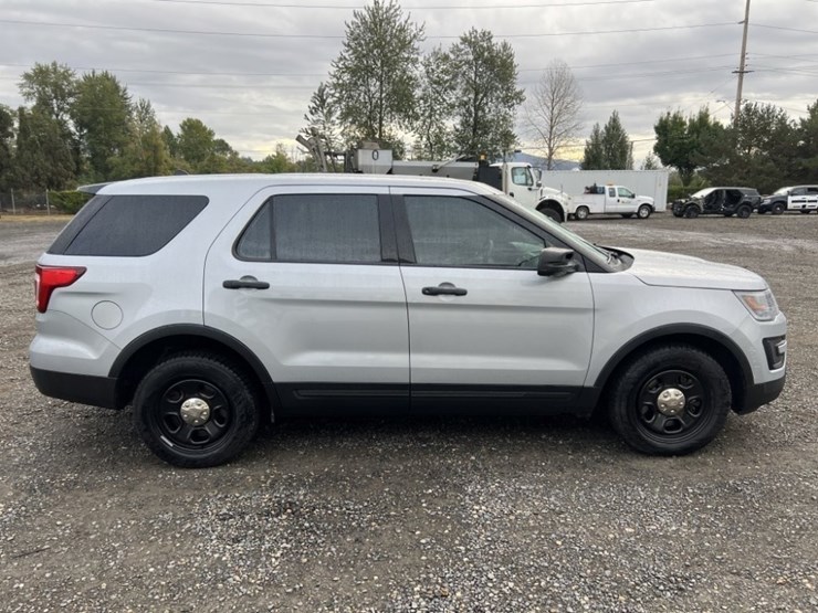 2017-ford-explorer-image-3