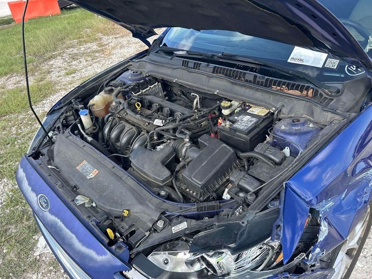 2014-ford-fusion-se-sedan-image-7
