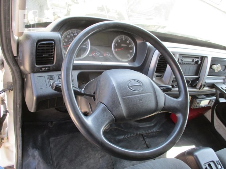 hino-338-image-9