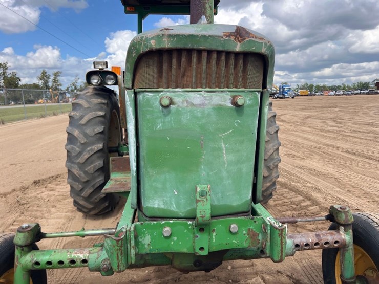 john-deere-3020-image-22