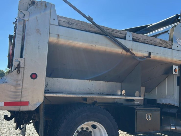 #1963-•-2010-dump-&-spreader-truck*-image-35