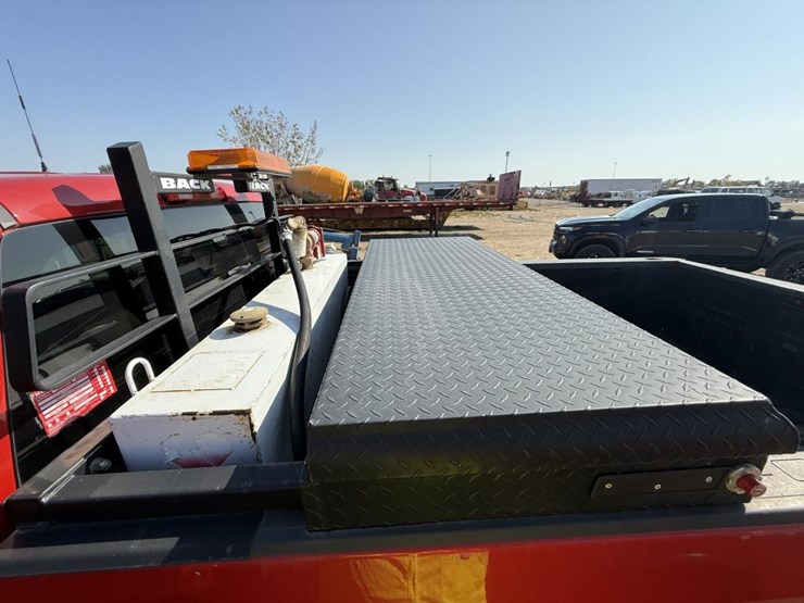 #2114-•-2015-chevrolet-silverado-2500hd-4x4-pickup-truck-image-25