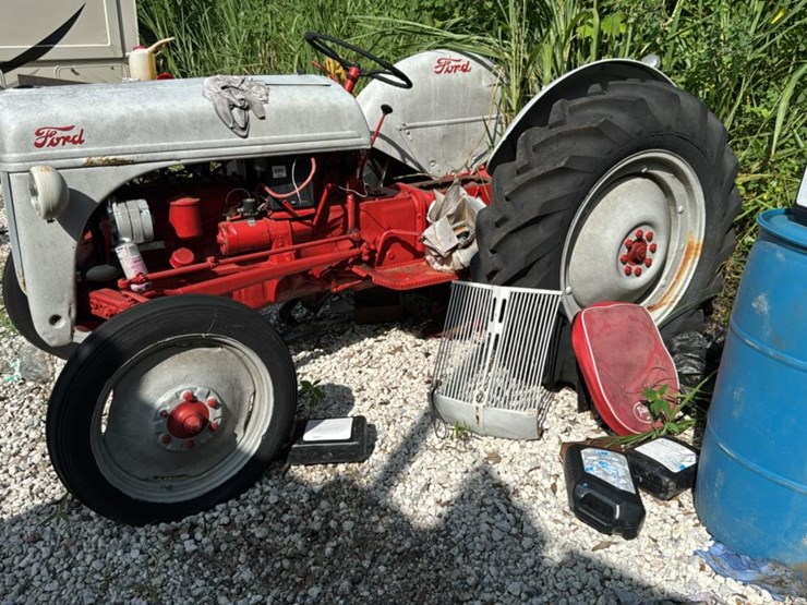 #110-•-1952-ford-8n-tractor-image-1