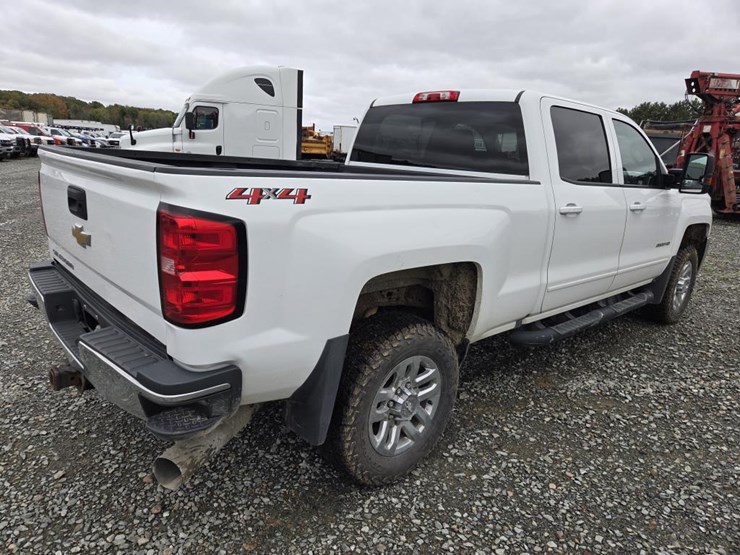 2018-chevrolet-2500-image-5