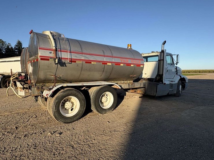 1989-international-8300-water-truck,-cummins-350,-10-speed,-tandem-axle,-246”-wb,-lopro-22.5-on-stee-image-3