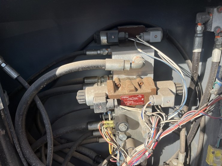 2011-skyjack-sj8841rt-image-32