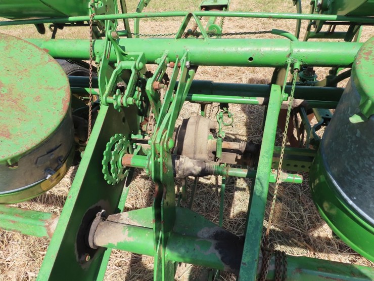 john-deere-4-row-planter-494a-image-6