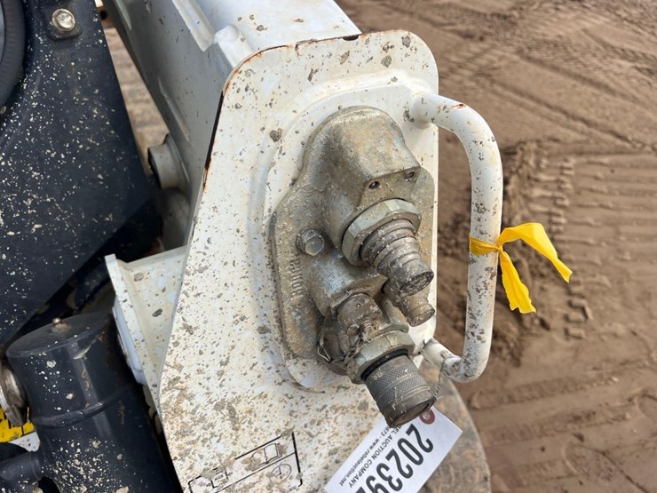 2022-bobcat-t595-image-11