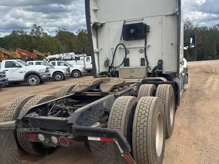 2019-kenworth-t680-image-6