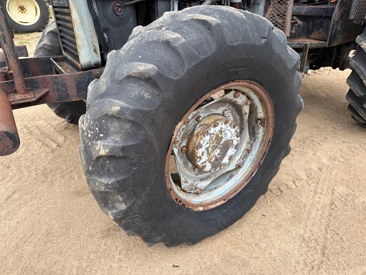 massey-ferguson-398-image-10