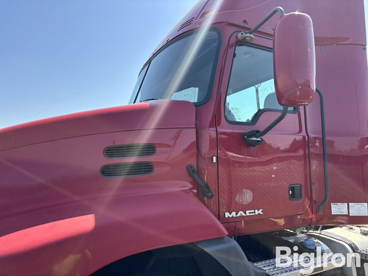 2015-mack-600-truck-tractor-image-5