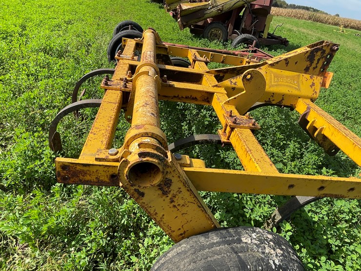 #4437-•-landoll-(7)-tooth-chisel-plow-image-15