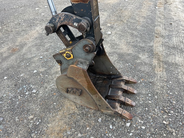 2017-deere-35g-image-8