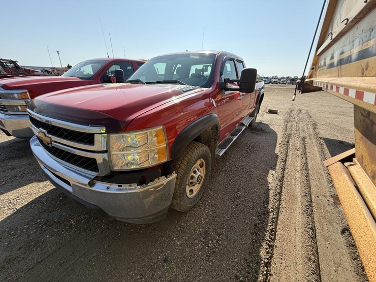 #2141-•-2013-chevrolet-silverado-2500hd-4x4-pickup-truck-image-1