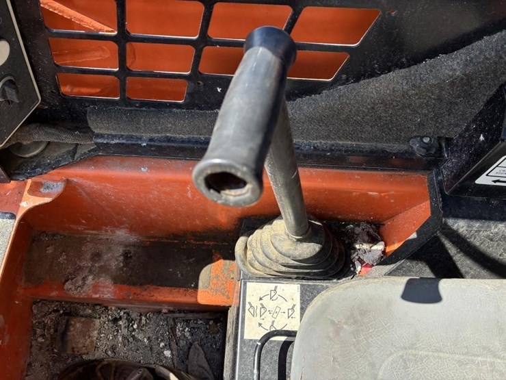 2019-gehl-r105-image-16