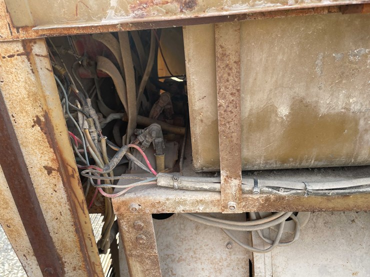 #8633-•-hobart-powerweld-303-welder-trailer-(maq)-image-37