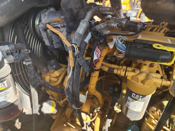 2019-caterpillar-cs44b-image-31