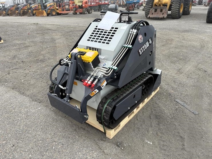2024-bttl-st25m-6-skid-steer-track-loader-image-1