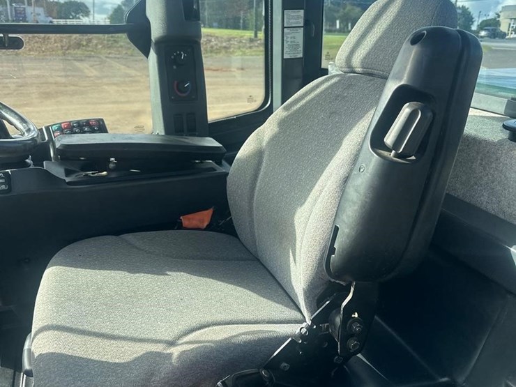 2017-deere-624kii-image-26