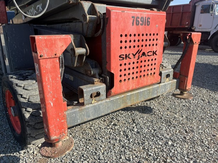 2011-skyjack-sj8841rt-image-18
