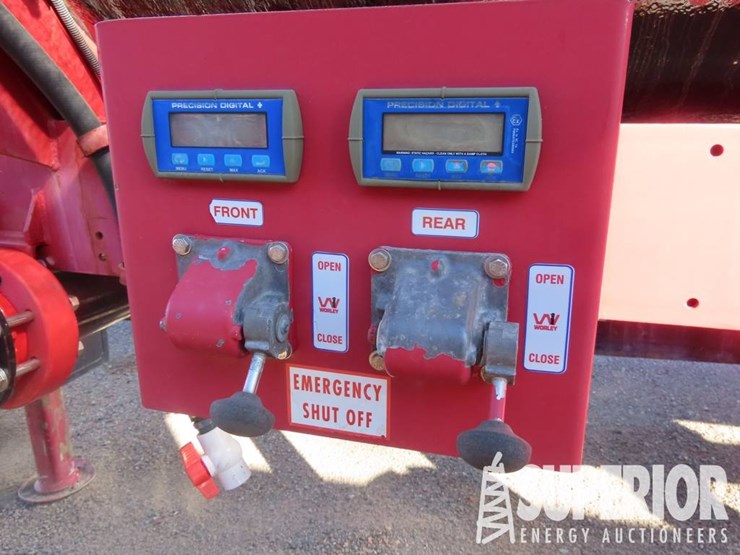 (x)-(4-62)-2012-wilco-t/a-5000-gal-acid-transport-image-5