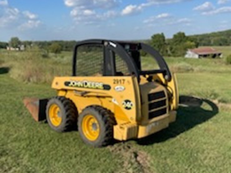2004-john-deere-240-image-3