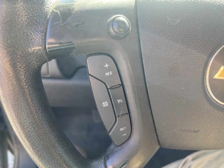 2014-chevrolet-tahoe-image-25