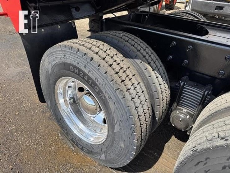mack-granite-cv713-image-29