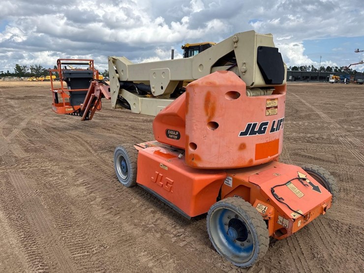 2007-jlg-e400ajp-image-5