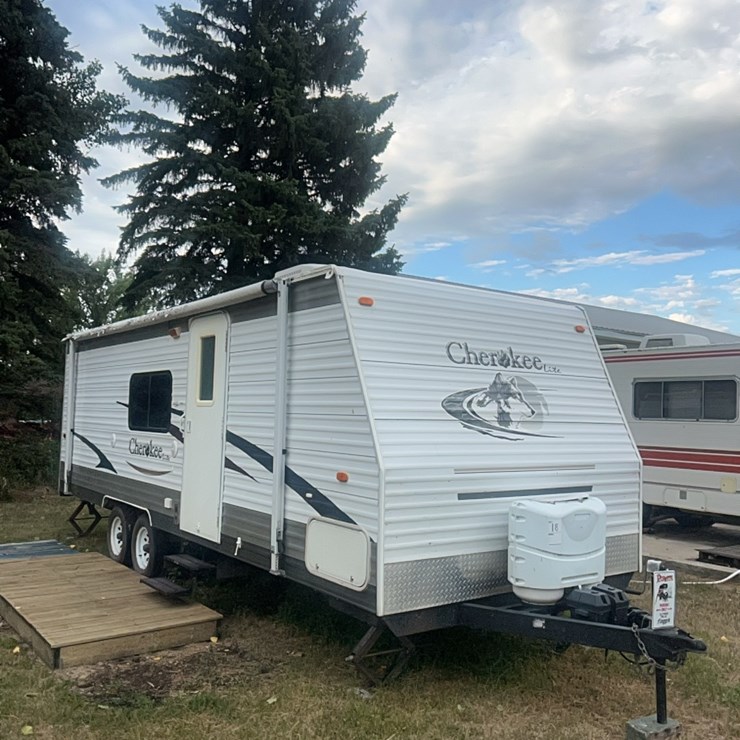 23.5’ Chorokee Lite tandem axle camp trailer, bumper pull, one slide out, nice shape, clean, well taken care of. Note: measurement of camper is “useable space” and does not include hitch or bumper.