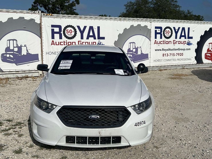2015-ford-taurus-awd-sedan-image-20