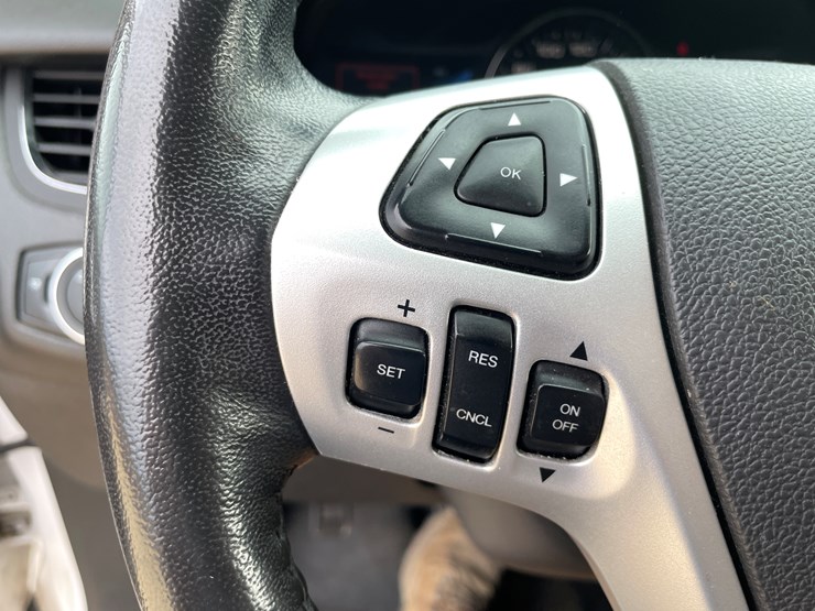2011-ford-edge-image-68
