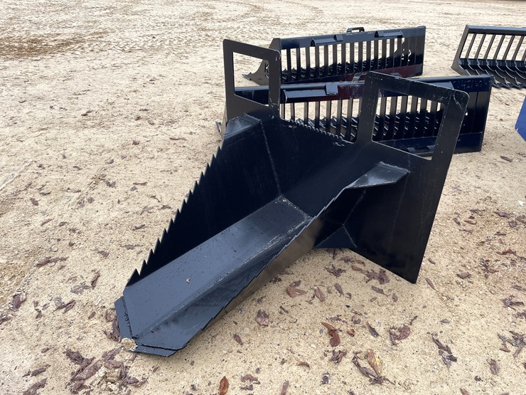 #2015-•-new-kc-40"-skid-steer-spade-bucket-image-1