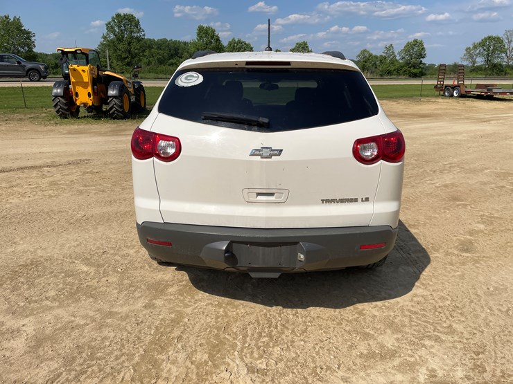 2012-chevrolet-traverse-ls-image-6