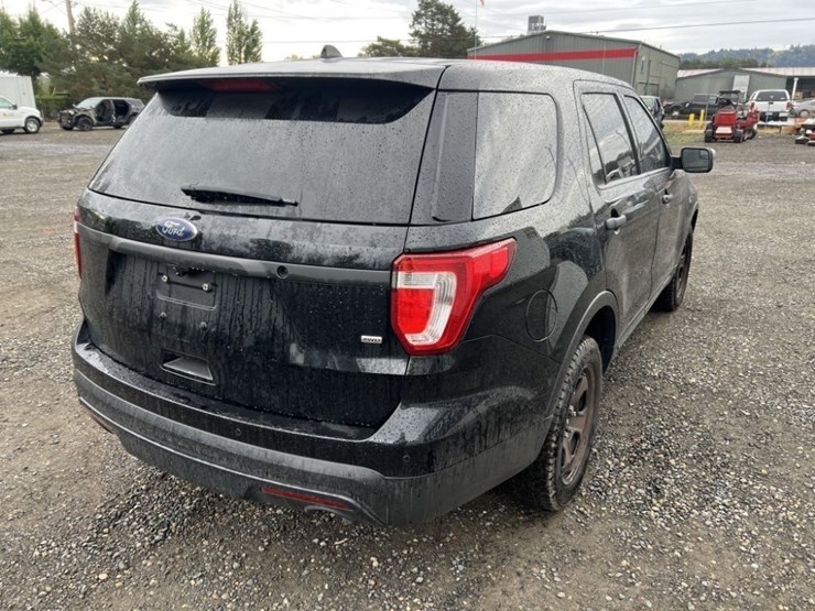 2017-ford-explorer-image-4