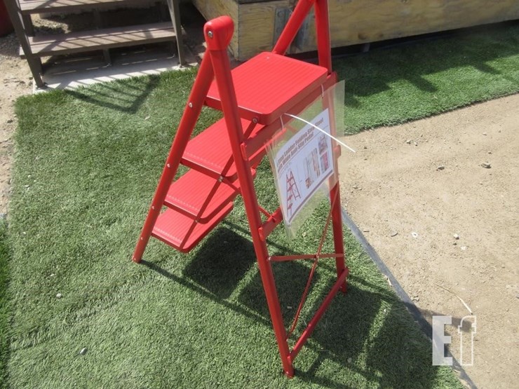 43"-x-15.7"-4-step-folding-step-stool-image-2