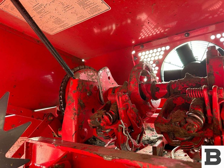 2016-massey-ferguson-1842-image-35
