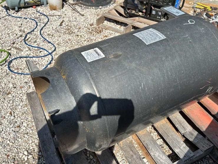 #109-•-stationary-air-compressor-image-13