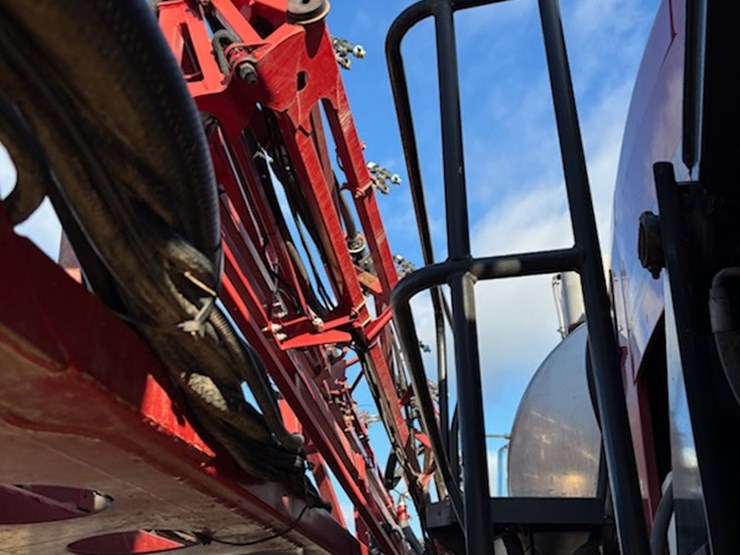 2011-case-ih-patriot-4420-image-18