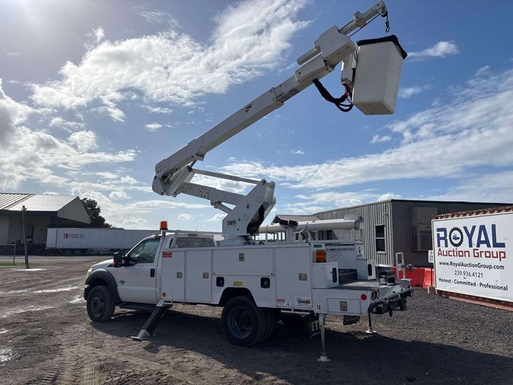 2015-ford-f-550-4x4-bucket-truck-image-7