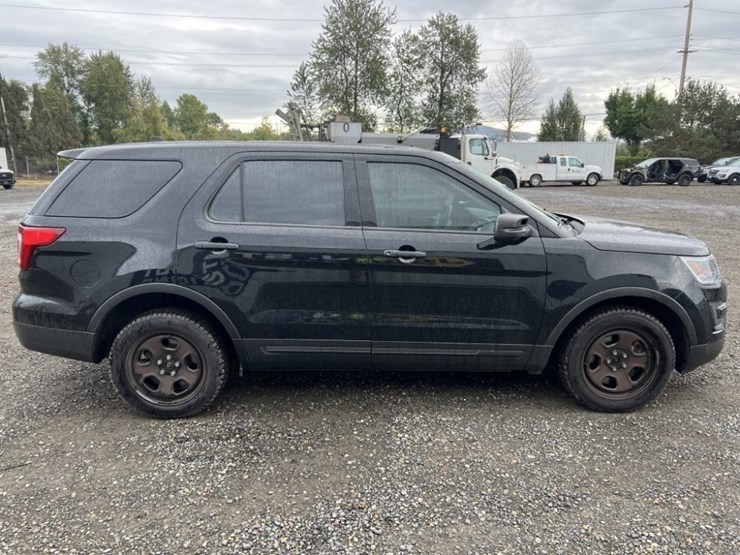 2017-ford-explorer-image-3