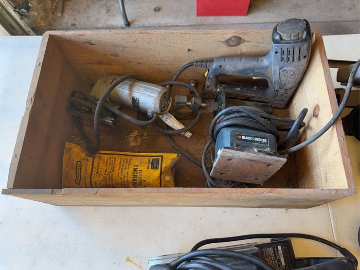 corded-tools--belt-sander,-grinder,-circular-saw,-engraver,-staple-gun-image-6