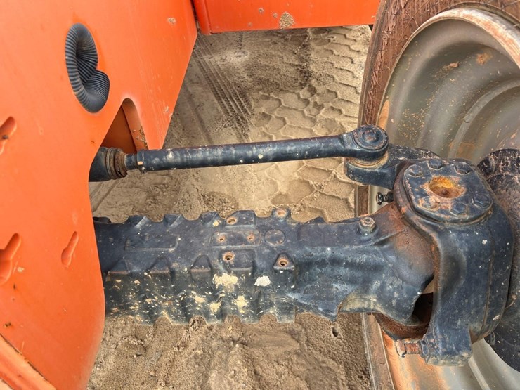 2016-jlg-6036-telescopic-forklift-image-14