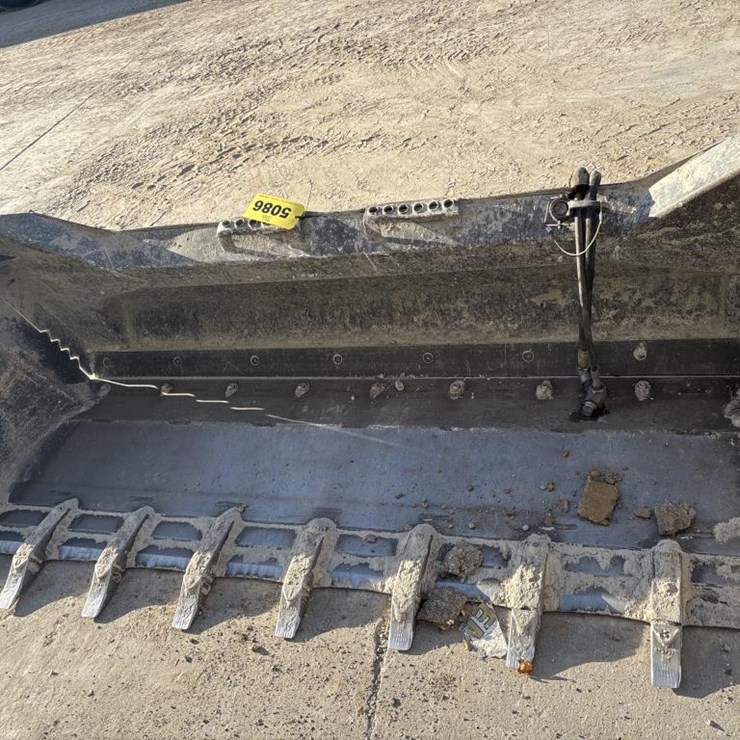 #5086 • 2021 Bobcat 84" Toothed Combination Bucket